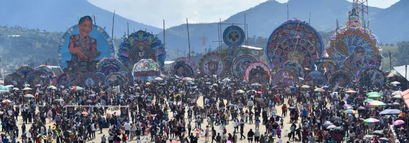 Il “Día de los Muertos” che dipinge i cieli del Guatemala