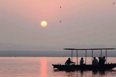 Alba sul Gange a Varanasi
