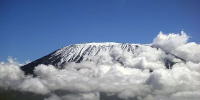 Trekking in vetta al Kilimanjaro