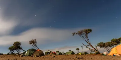 Trekking in vetta al Kilimanjaro