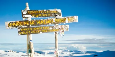 Trekking in vetta al Kilimanjaro