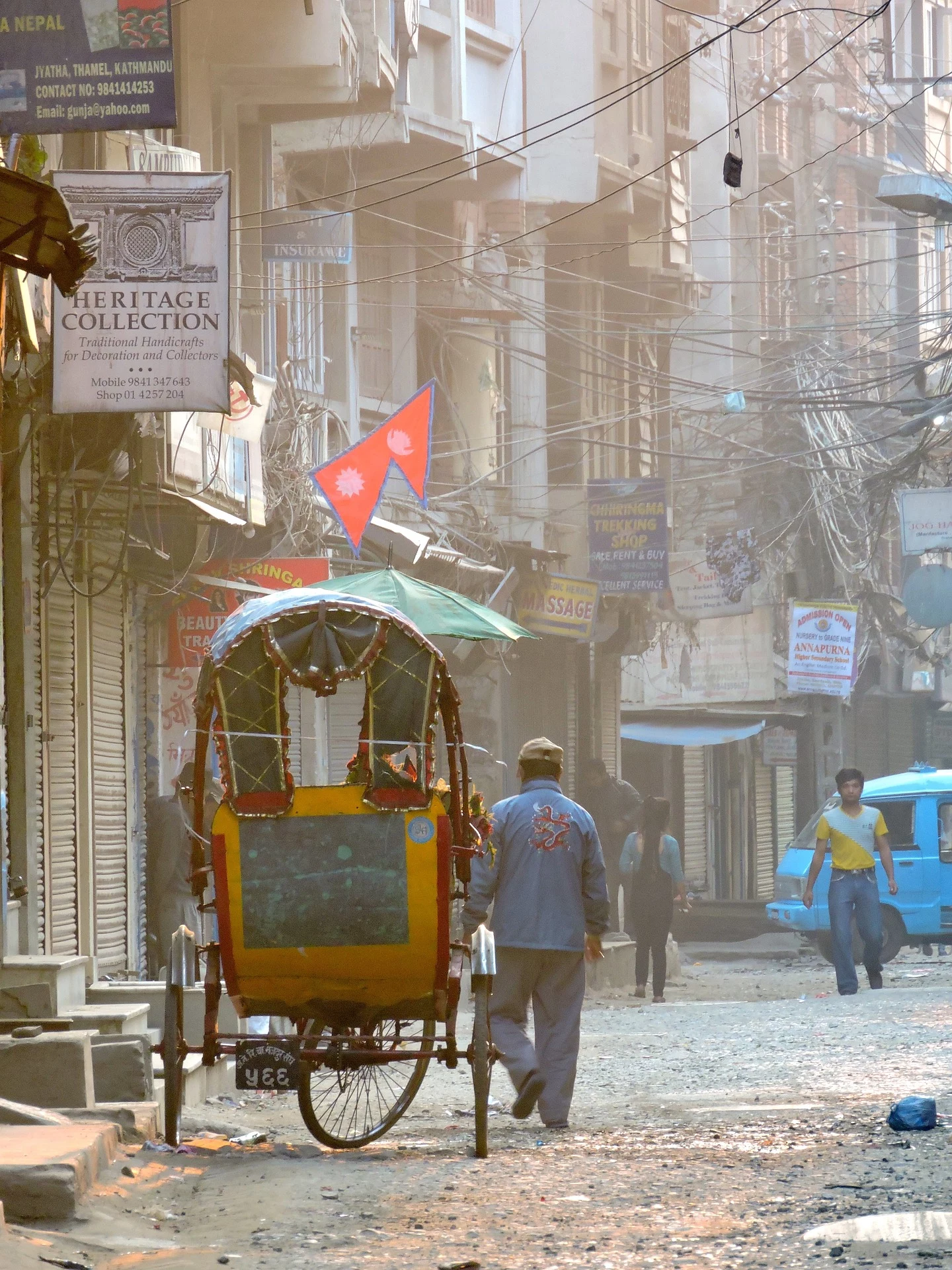 Nepal: Honey Hunters